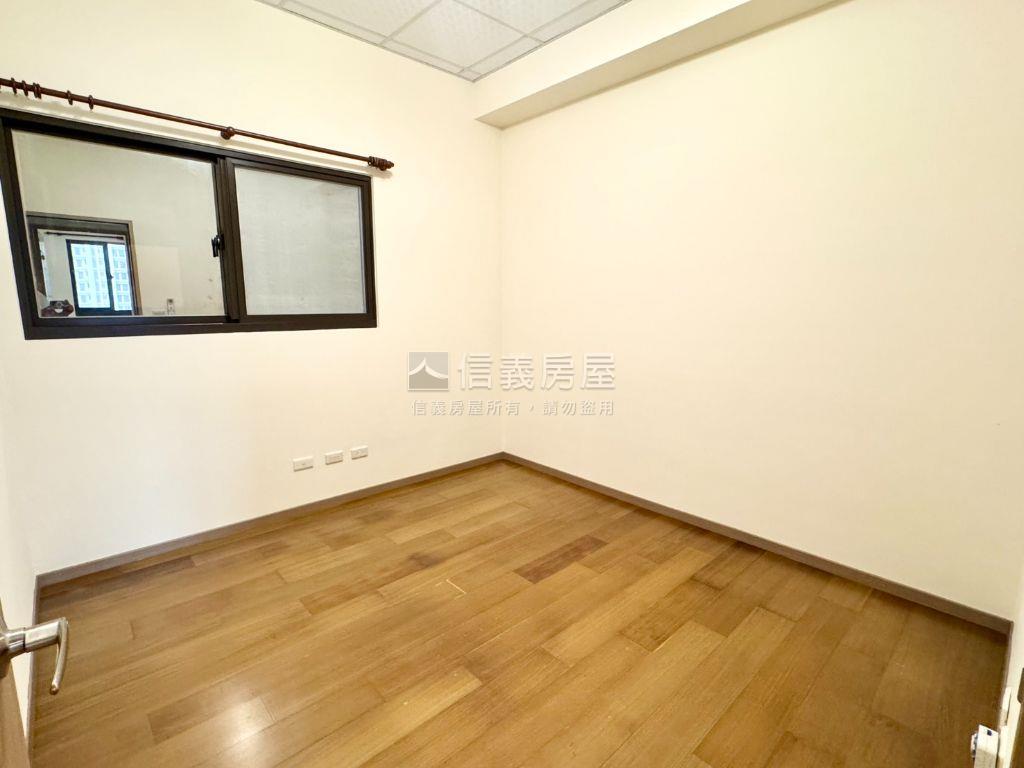 世紀館·稀有釋出景觀四房房屋室內格局與周邊環境