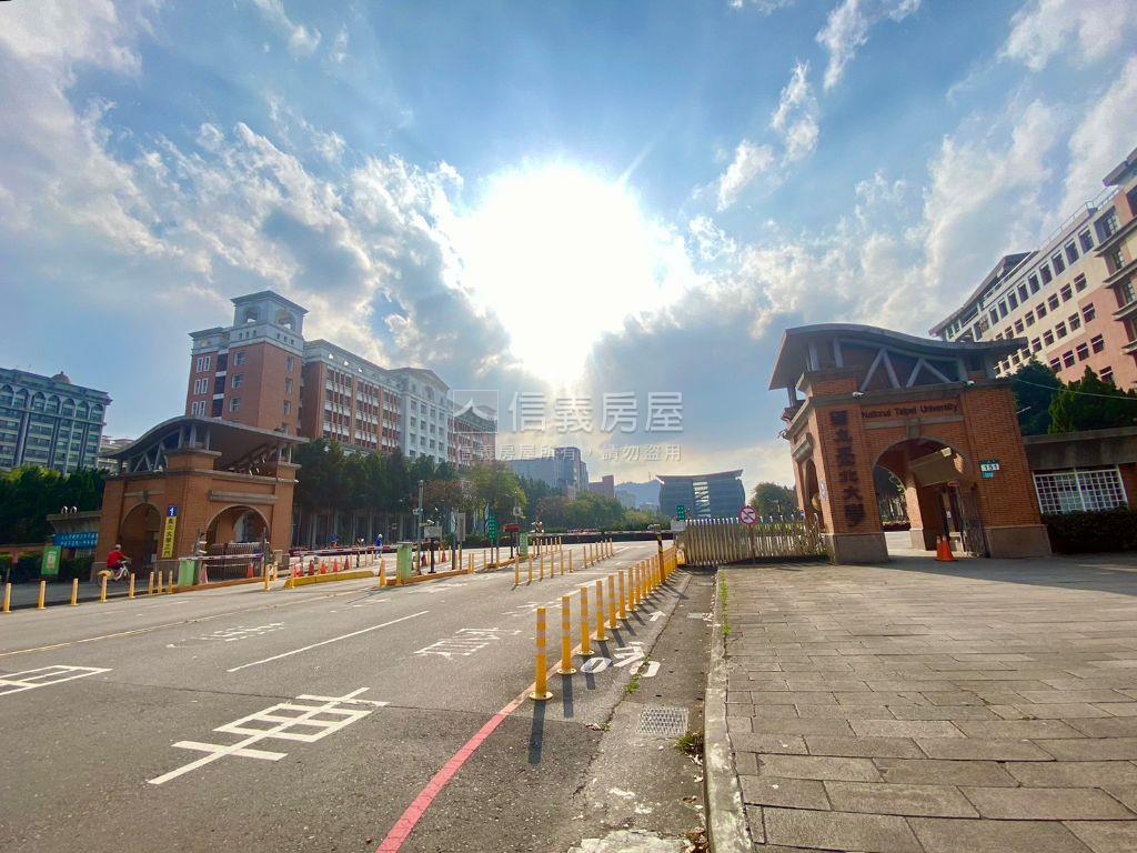 世紀館·稀有釋出景觀四房房屋室內格局與周邊環境