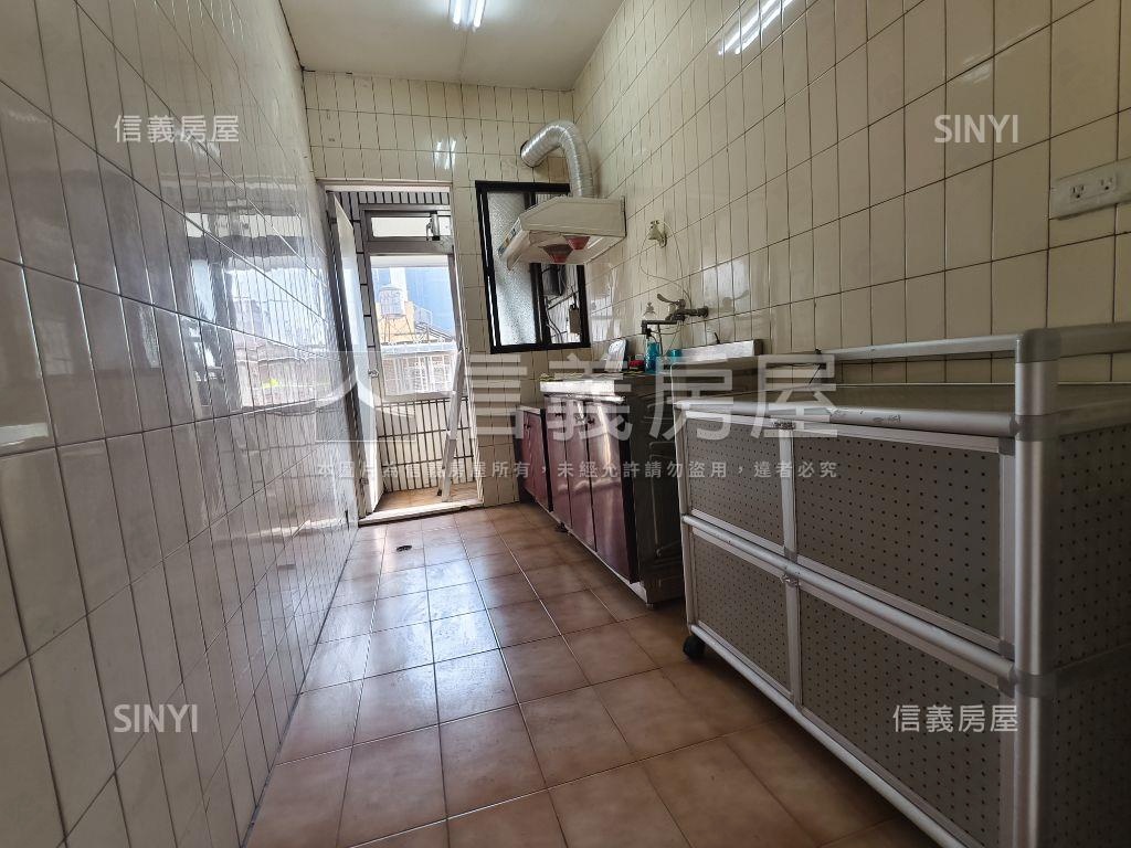 面中正國小邊間採光公寓房屋室內格局與周邊環境