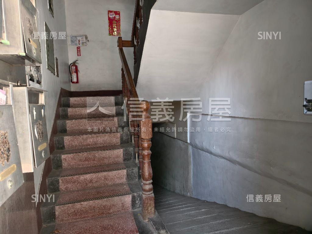 面中正國小邊間採光公寓房屋室內格局與周邊環境