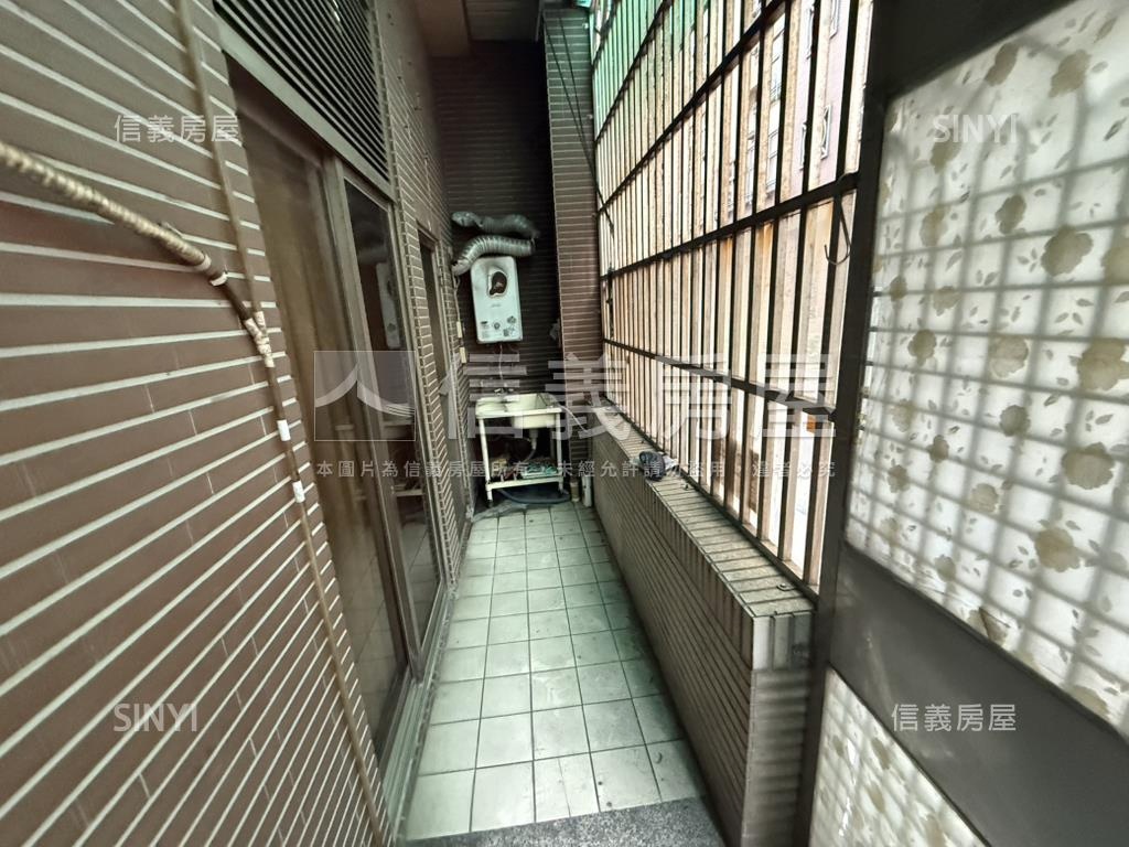 近未來體育園區店住車位房屋室內格局與周邊環境