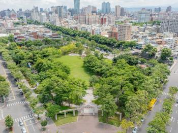 八期近豐富公園朝南角地