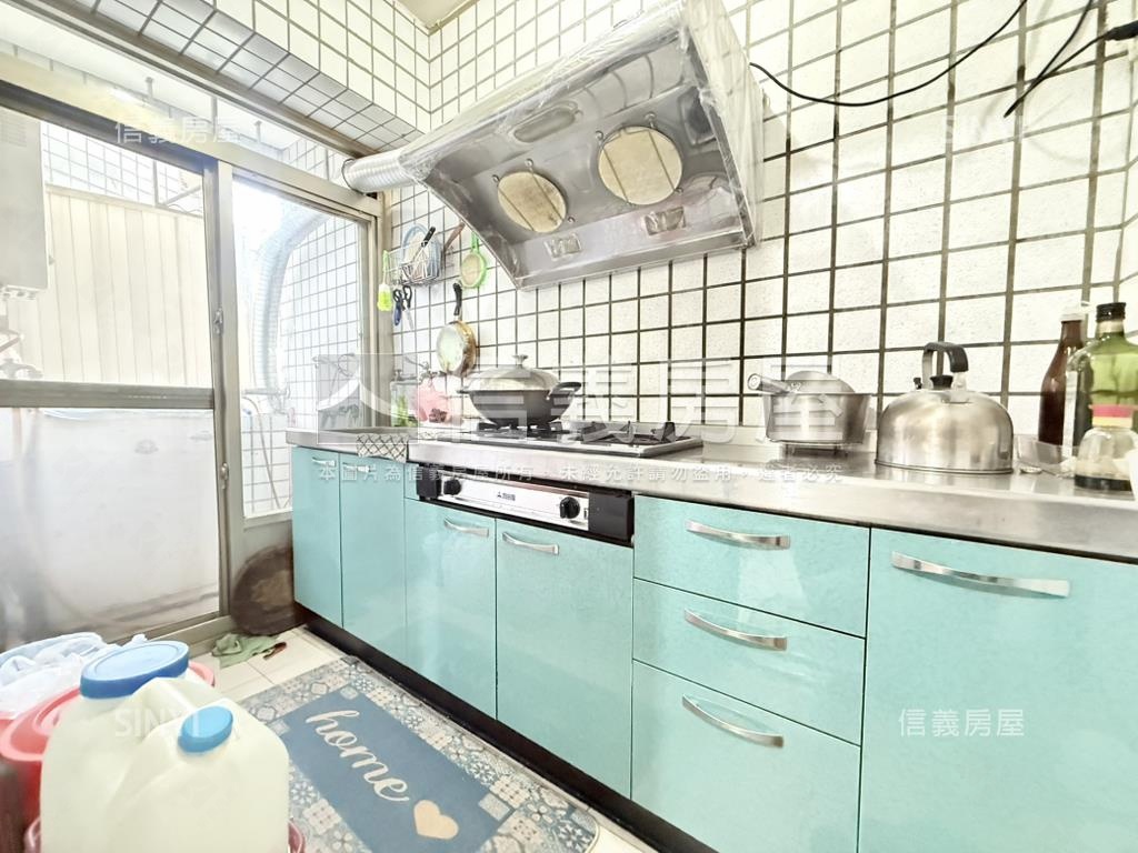 近文山成家亮美兩房平車房屋室內格局與周邊環境