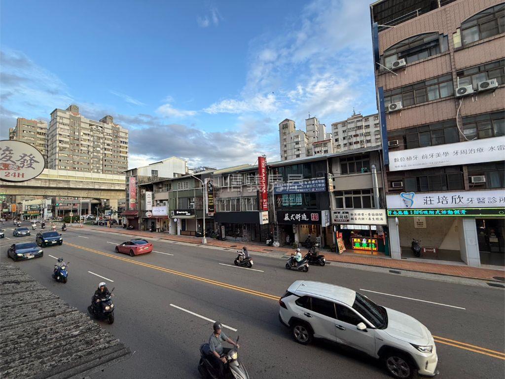 東山路臨路透天店面房屋室內格局與周邊環境