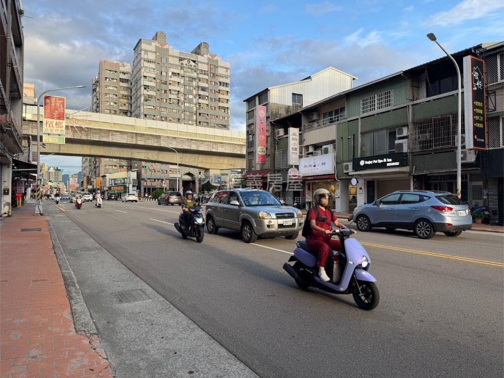 東山路臨路透天店面房屋室內格局與周邊環境