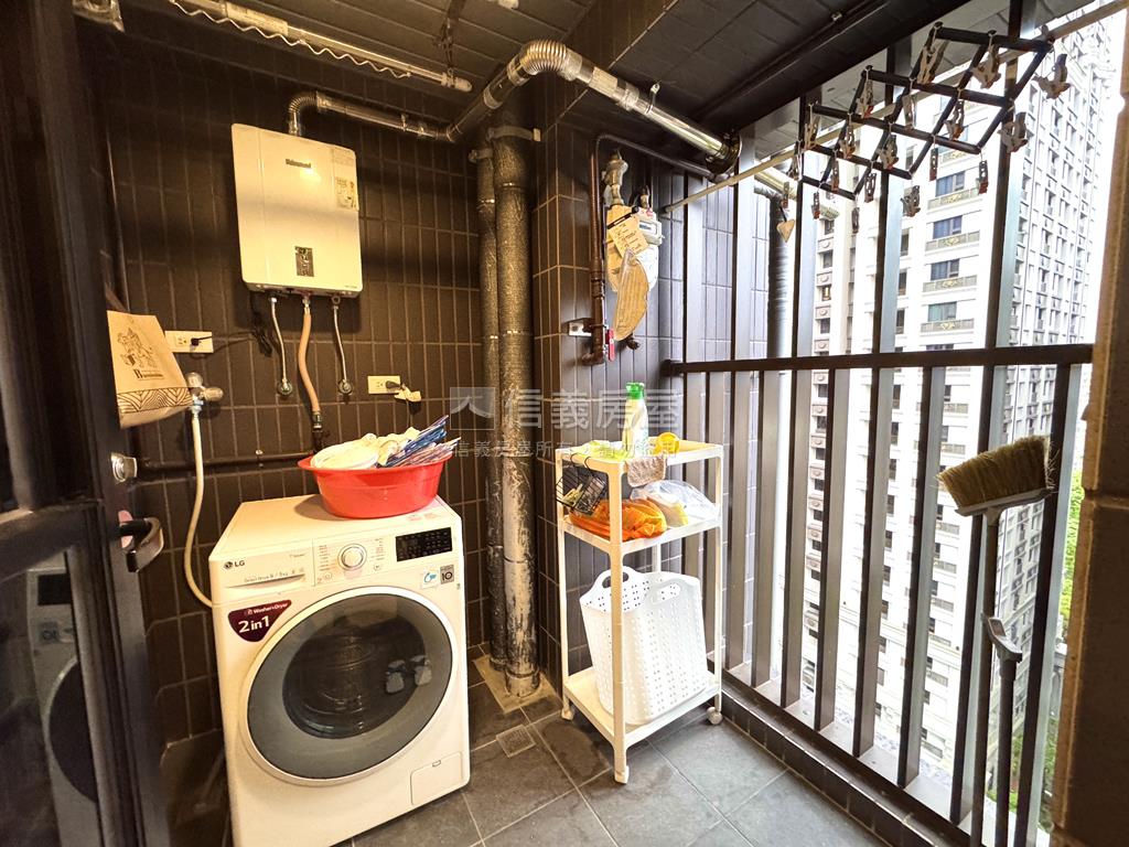 新月天地學校河景三房車位房屋室內格局與周邊環境