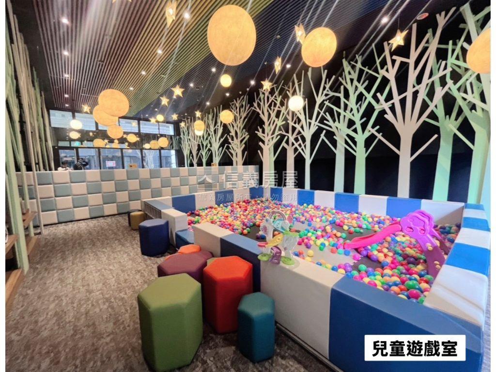 新月天地學校河景三房車位房屋室內格局與周邊環境