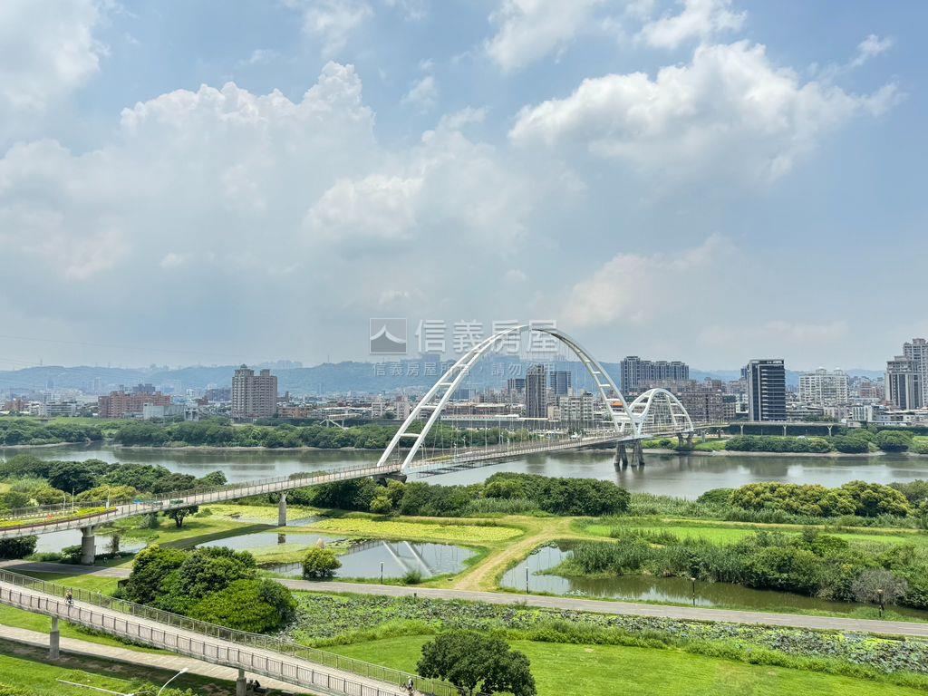 新月天地學校河景三房車位房屋室內格局與周邊環境