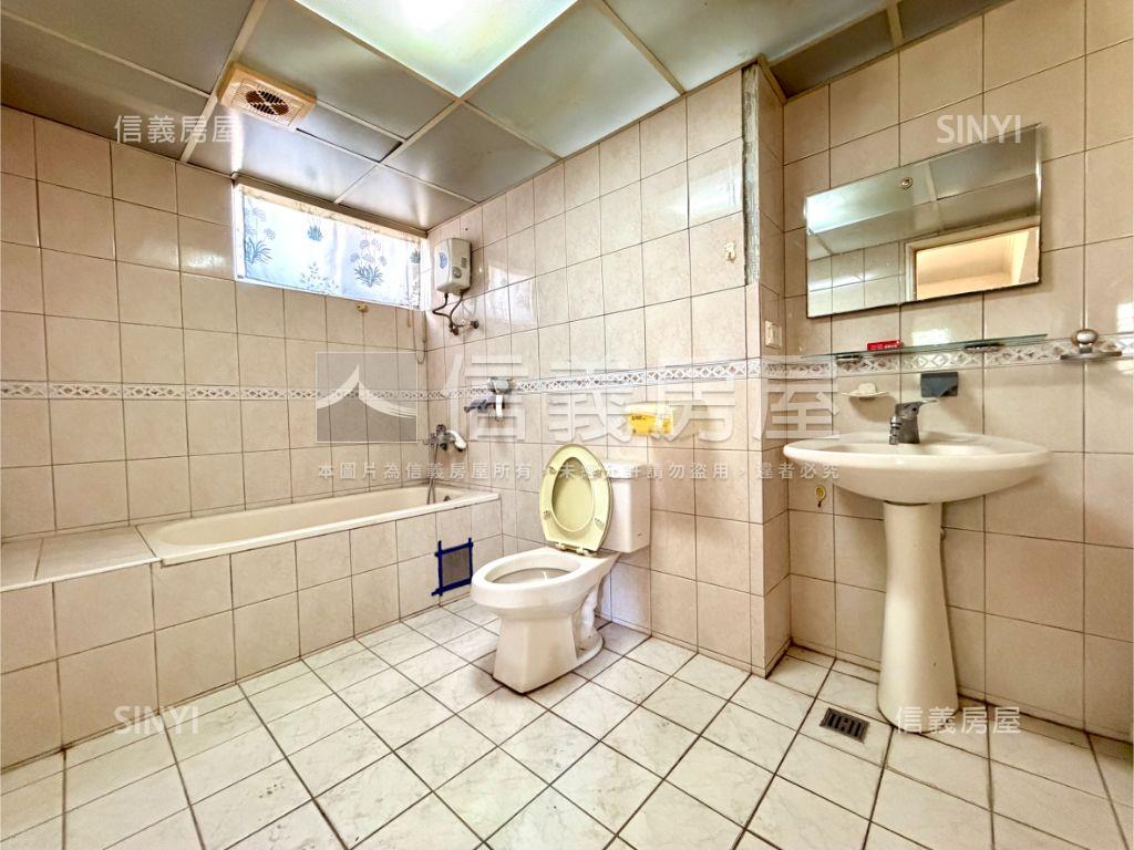 親愛龍邦大套房附車位房屋室內格局與周邊環境