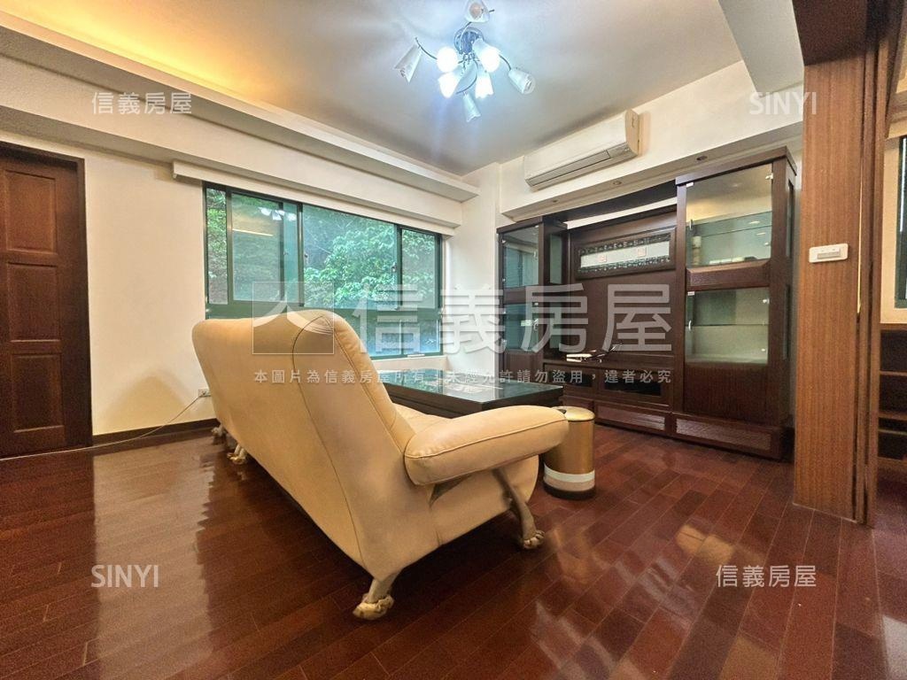 近迴龍捷運站四房車位房屋室內格局與周邊環境