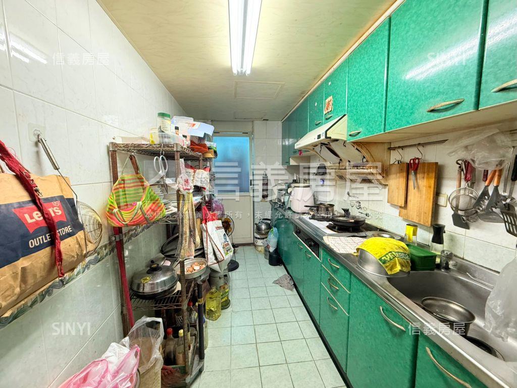 中山站商用公寓單價５字頭房屋室內格局與周邊環境