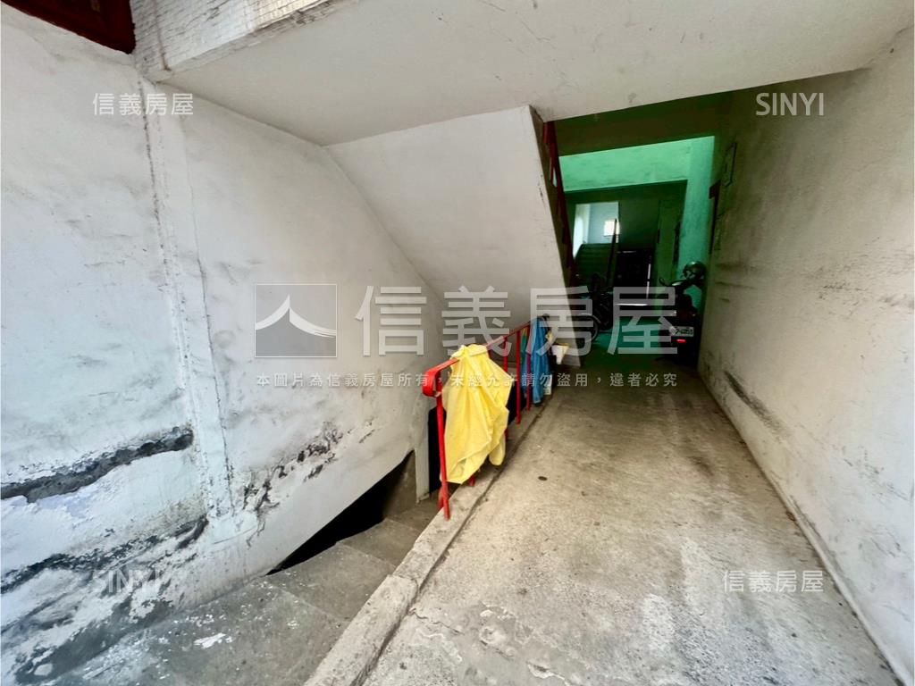 鳳山方正採光大３房房屋室內格局與周邊環境
