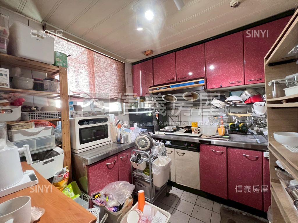 近南興國小大坪數三房車位房屋室內格局與周邊環境