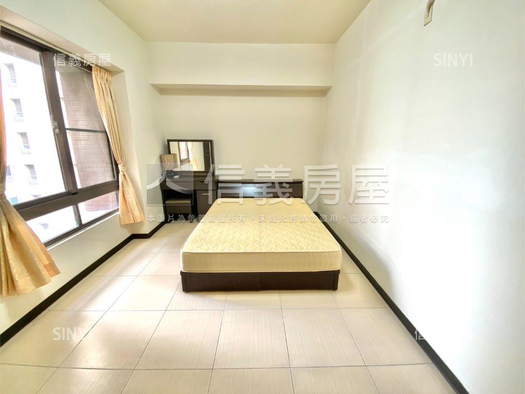 新貴特區高樓兩房平面車位房屋室內格局與周邊環境