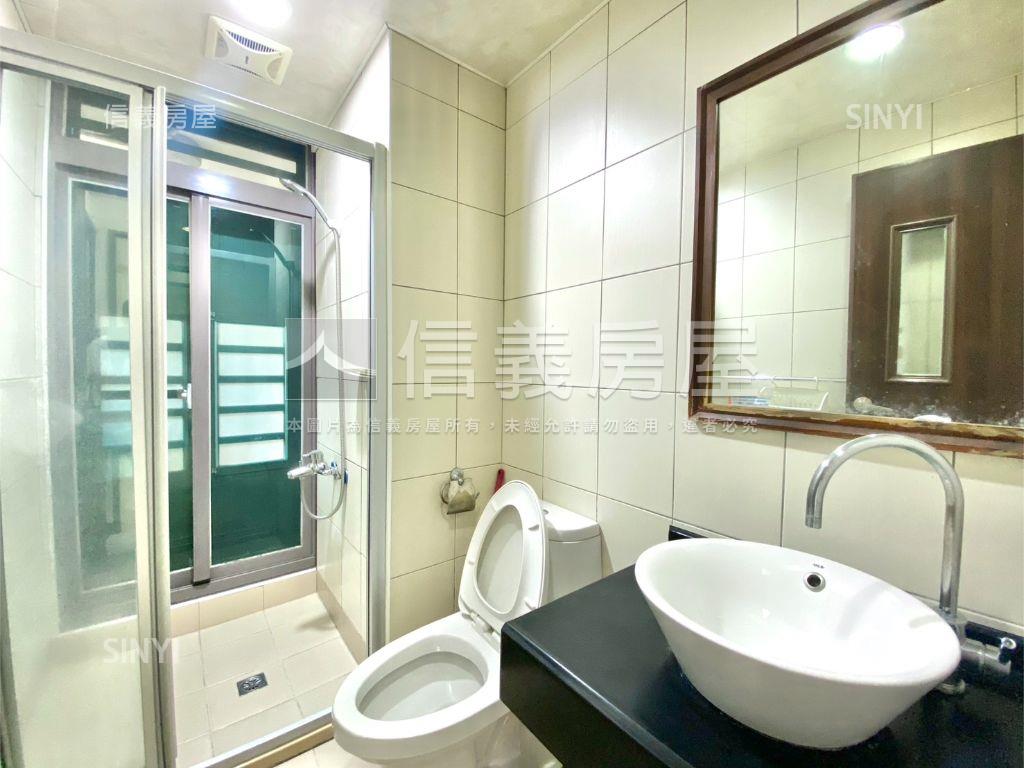 新貴特區高樓兩房平面車位房屋室內格局與周邊環境