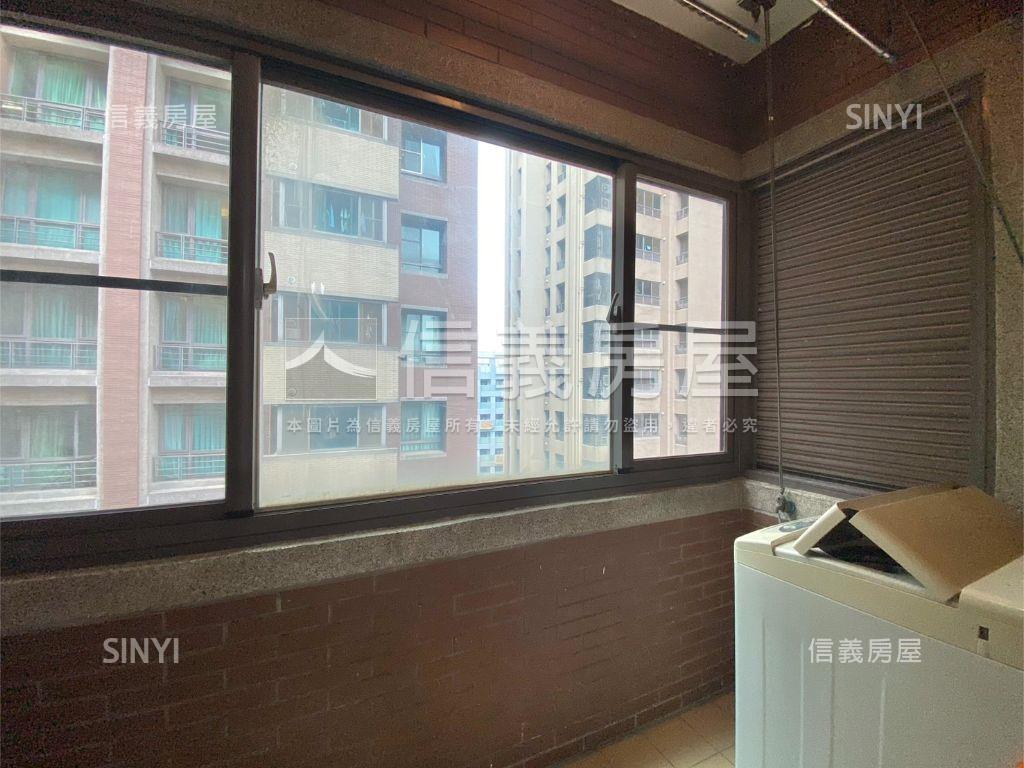 新貴特區高樓兩房平面車位房屋室內格局與周邊環境