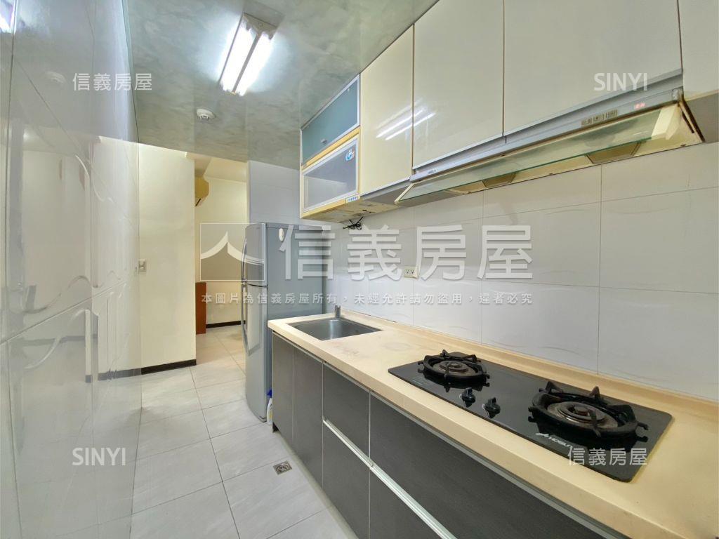 新貴特區高樓兩房平面車位房屋室內格局與周邊環境