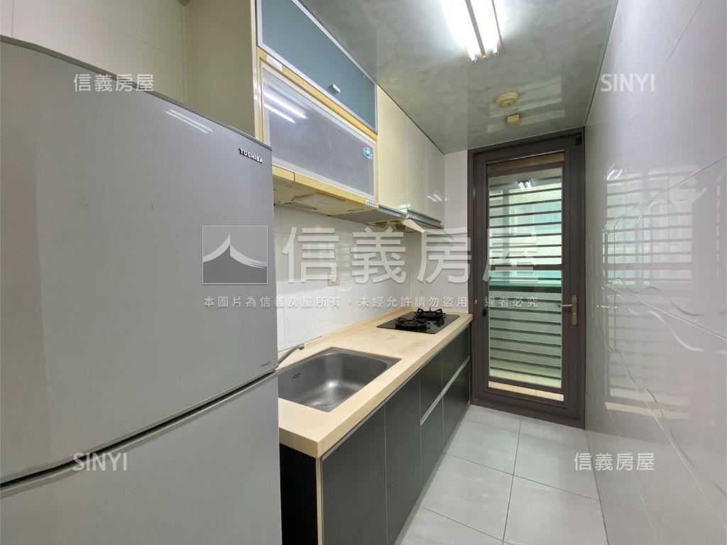 新貴特區高樓兩房平面車位房屋室內格局與周邊環境