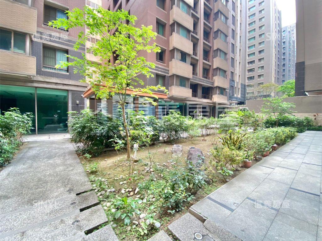 新貴特區高樓兩房平面車位房屋室內格局與周邊環境