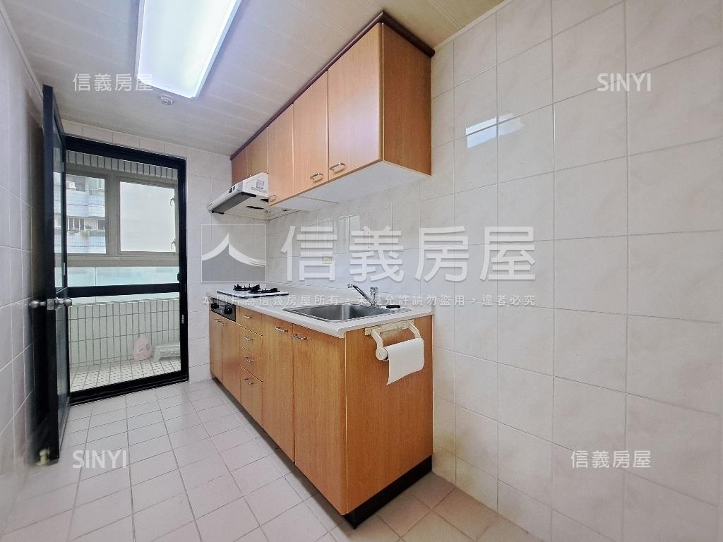 國泰建設兩房車位稀有釋出房屋室內格局與周邊環境