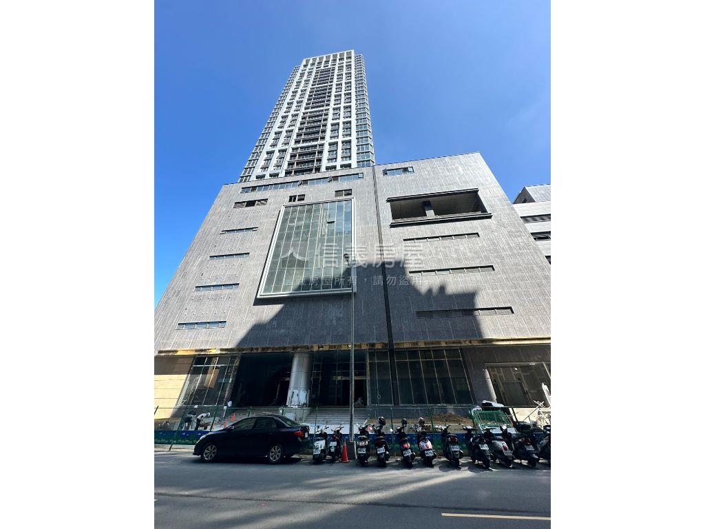 近遠百三房雙車位房屋室內格局與周邊環境