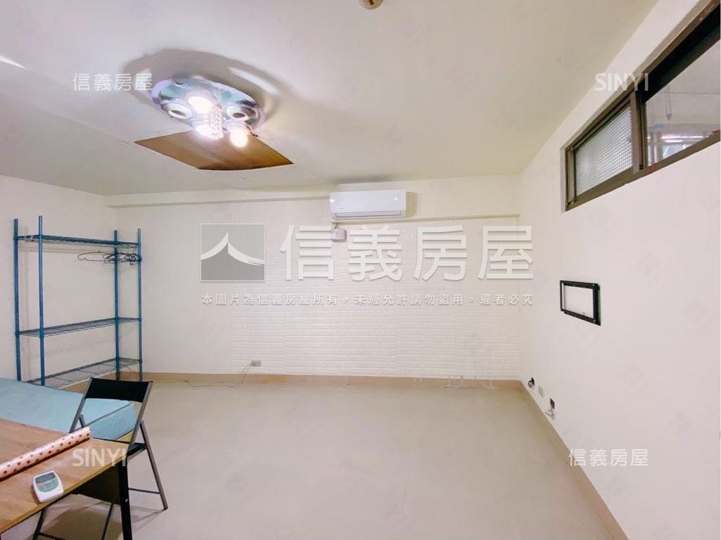 投資聖品電梯樓中樓雙出口房屋室內格局與周邊環境