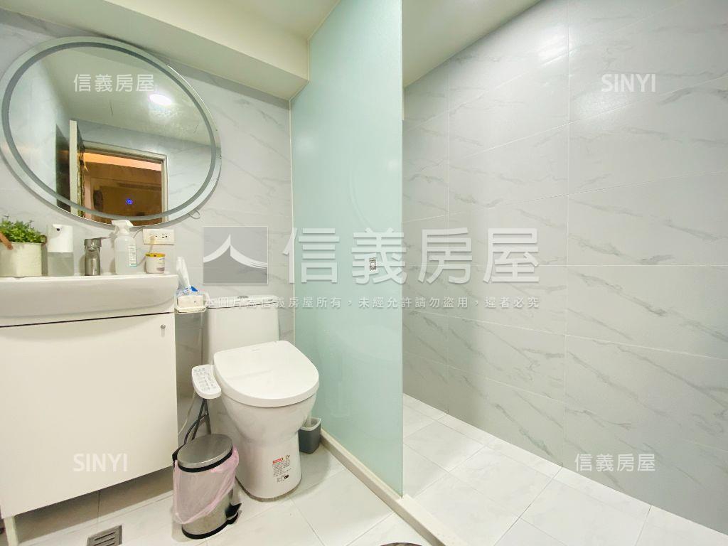 近北平商圈裝潢樓店附車位房屋室內格局與周邊環境