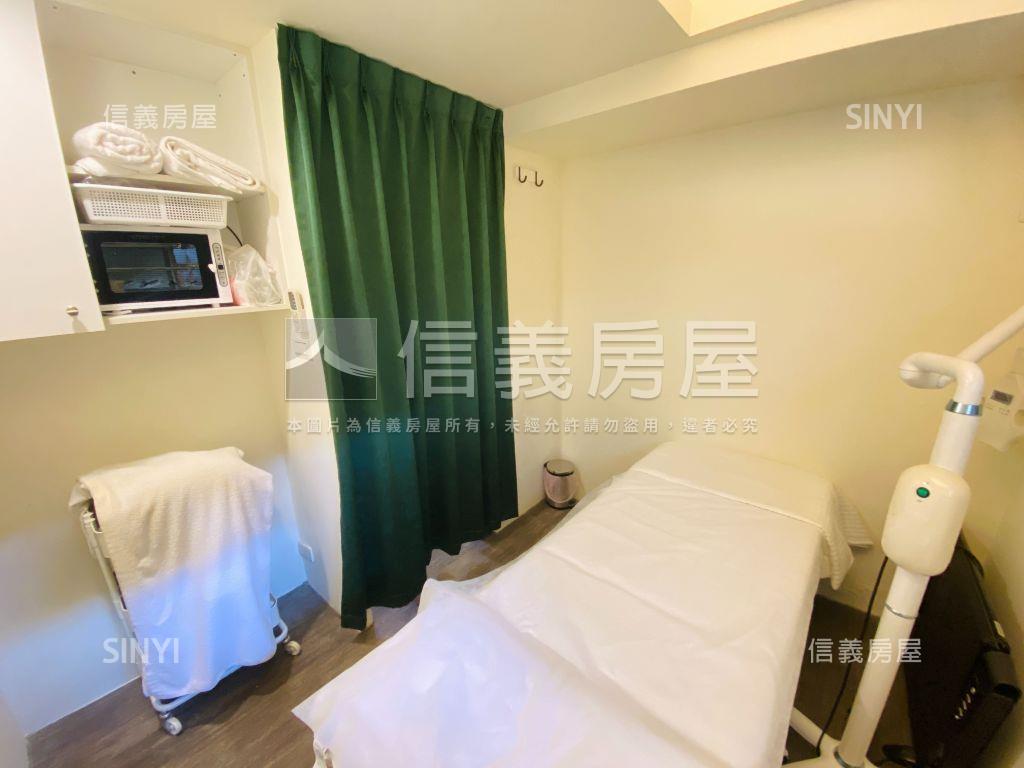 近北平商圈裝潢樓店附車位房屋室內格局與周邊環境