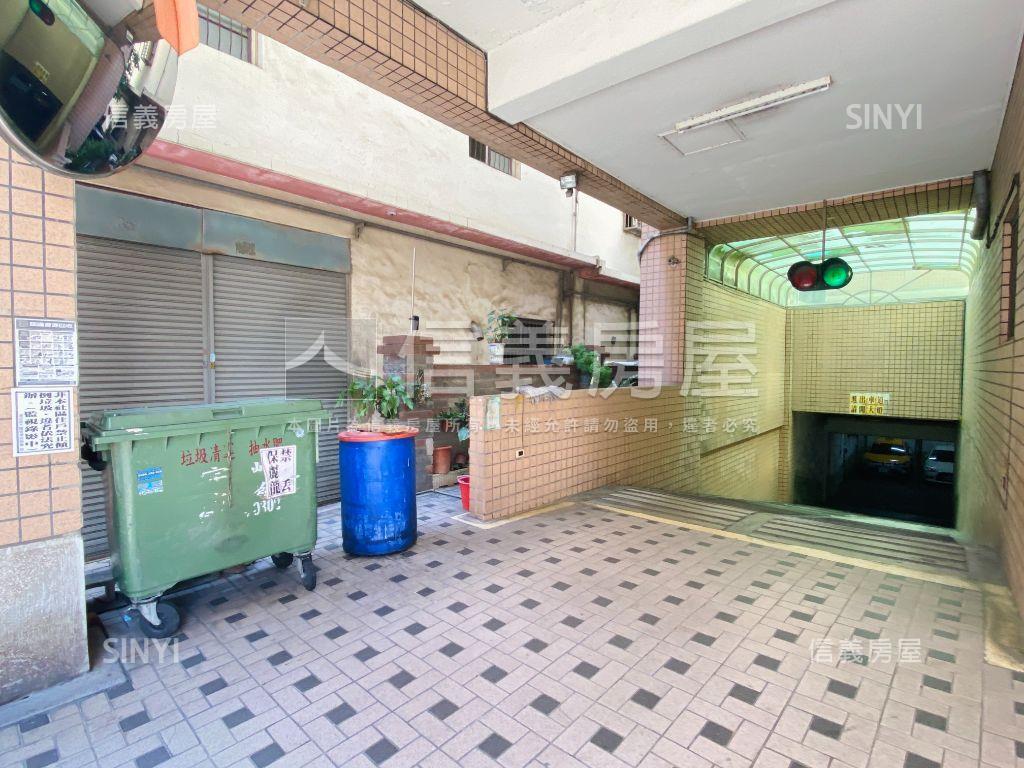 近北平商圈裝潢樓店附車位房屋室內格局與周邊環境