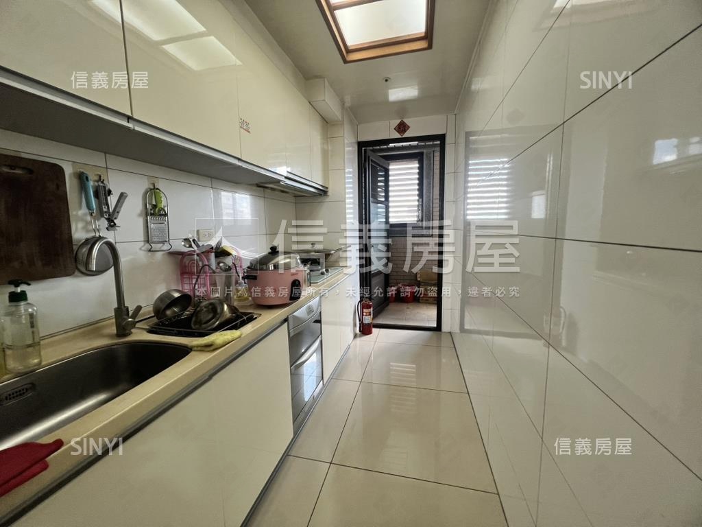 鉑金苑高樓層稀有釋出房屋室內格局與周邊環境