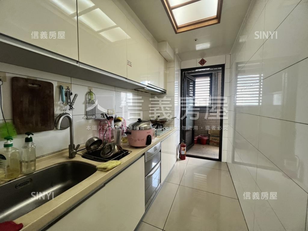 鉑金苑高樓層稀有釋出房屋室內格局與周邊環境