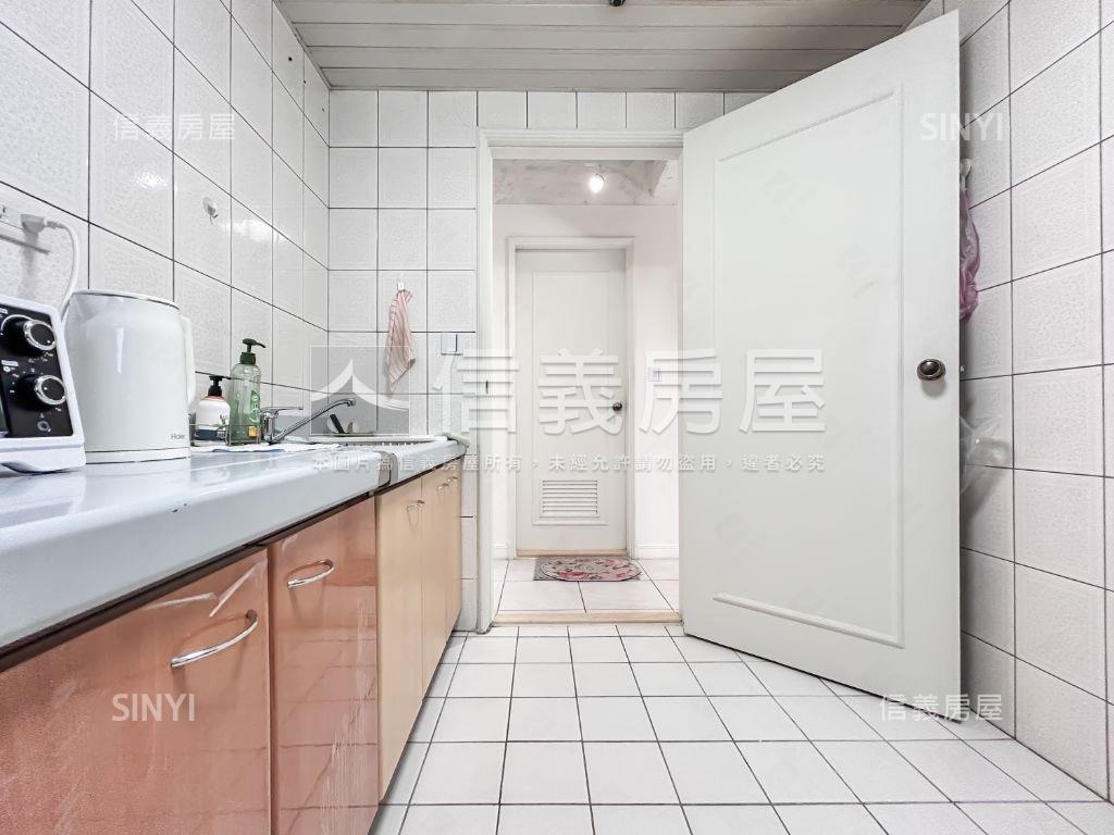 康詩丹郡黃金三房車位房屋室內格局與周邊環境