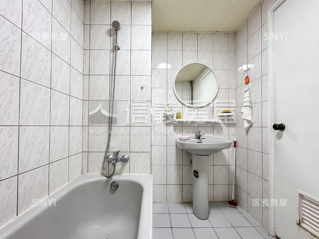 康詩丹郡黃金三房車位房屋室內格局與周邊環境