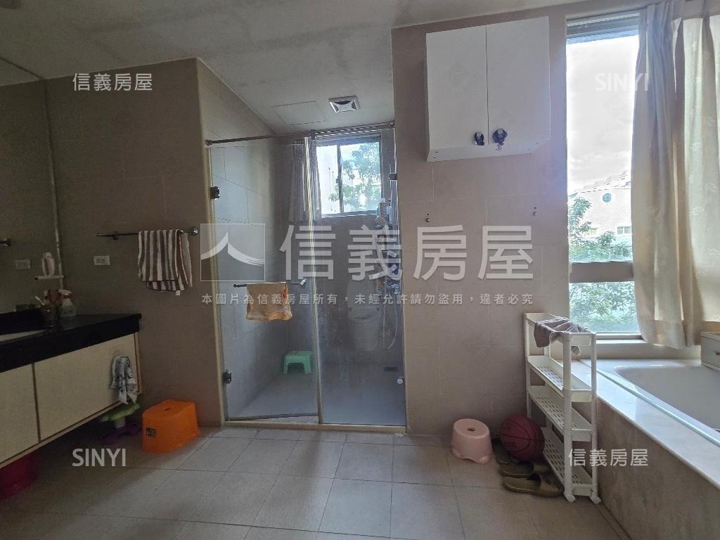 世紀凱旋尊爵大戶房屋室內格局與周邊環境