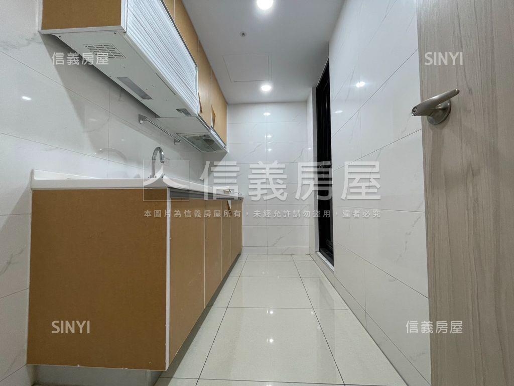 仁德裝潢美居平車房屋室內格局與周邊環境