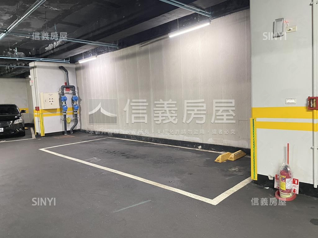 世界敦南機平車位Ａ房屋室內格局與周邊環境