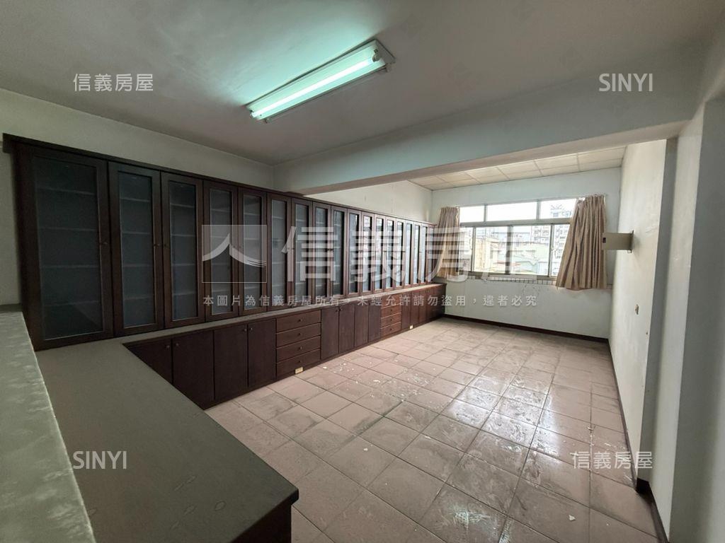 正愛心路臨路透天５樓店面房屋室內格局與周邊環境