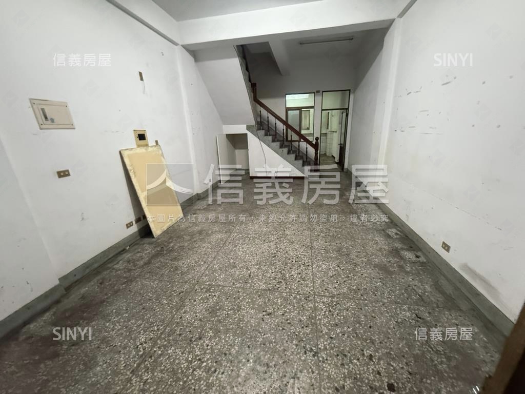 正愛心路臨路透天５樓店面房屋室內格局與周邊環境