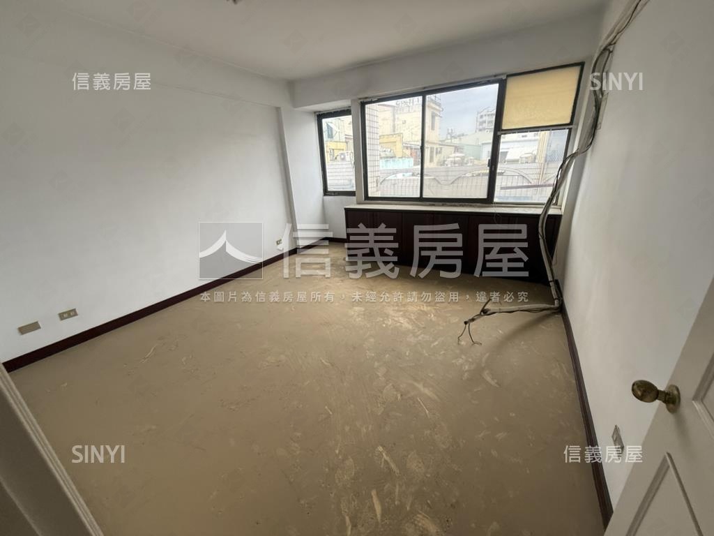 正愛心路臨路透天５樓店面房屋室內格局與周邊環境