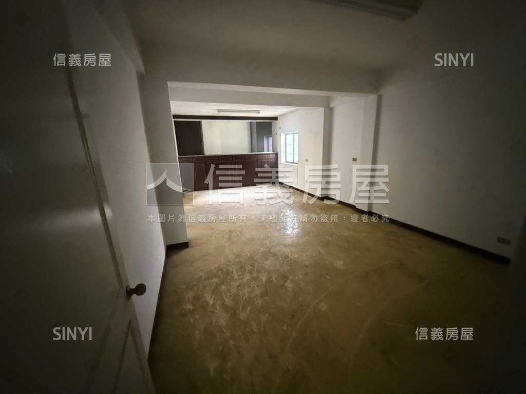 正愛心路臨路透天５樓店面房屋室內格局與周邊環境