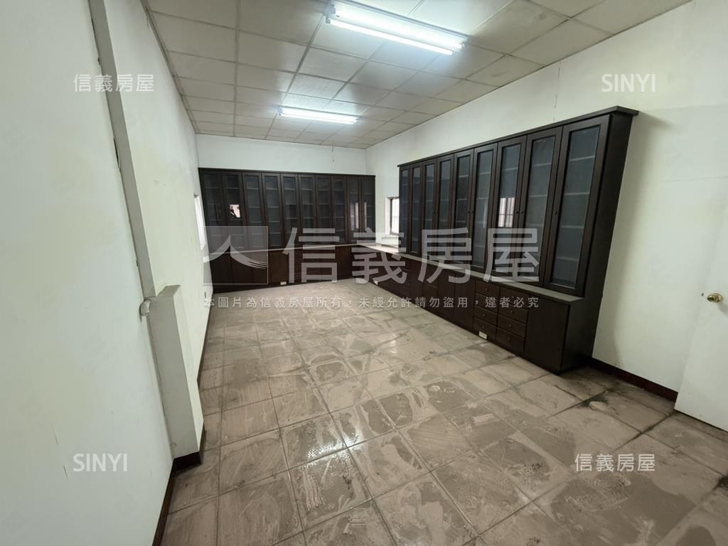 正愛心路臨路透天５樓店面房屋室內格局與周邊環境