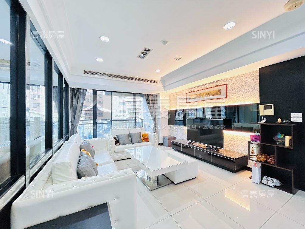 專任！施華洛奇稀有露臺戶房屋室內格局與周邊環境