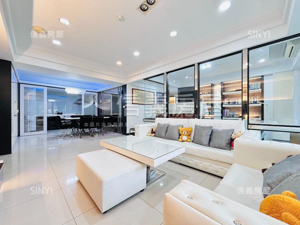 專任！施華洛奇稀有露臺戶房屋室內格局與周邊環境