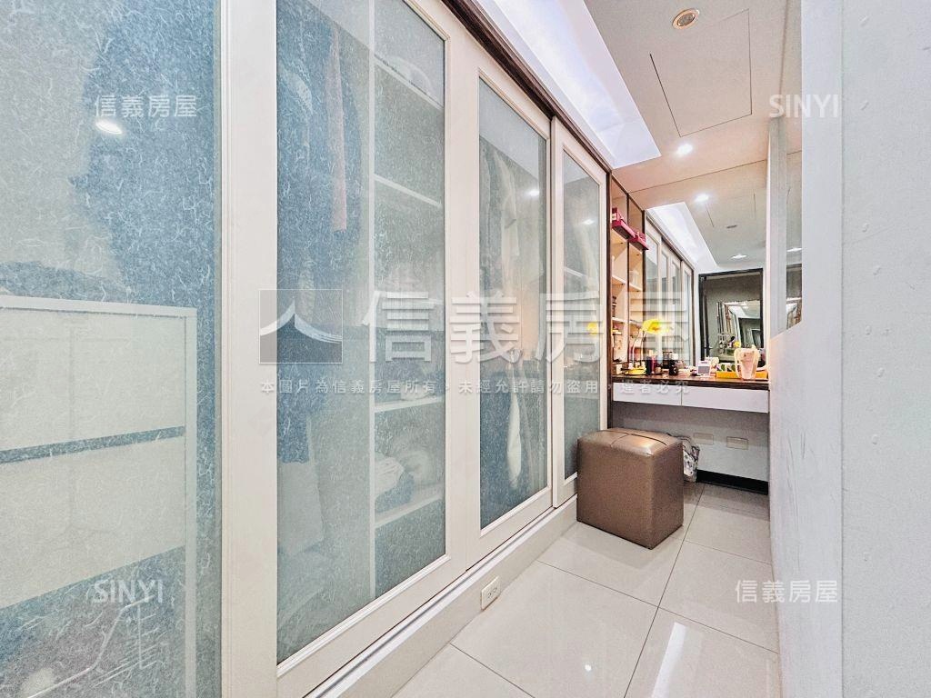 專任！施華洛奇稀有露臺戶房屋室內格局與周邊環境