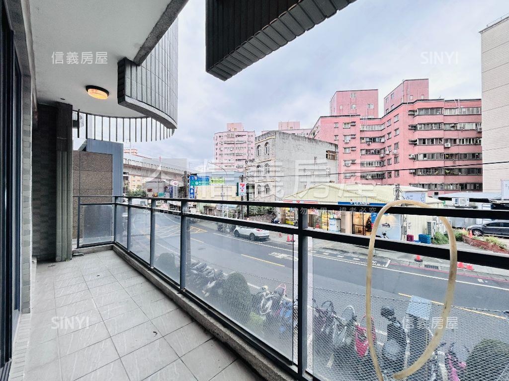 專任！施華洛奇稀有露臺戶房屋室內格局與周邊環境