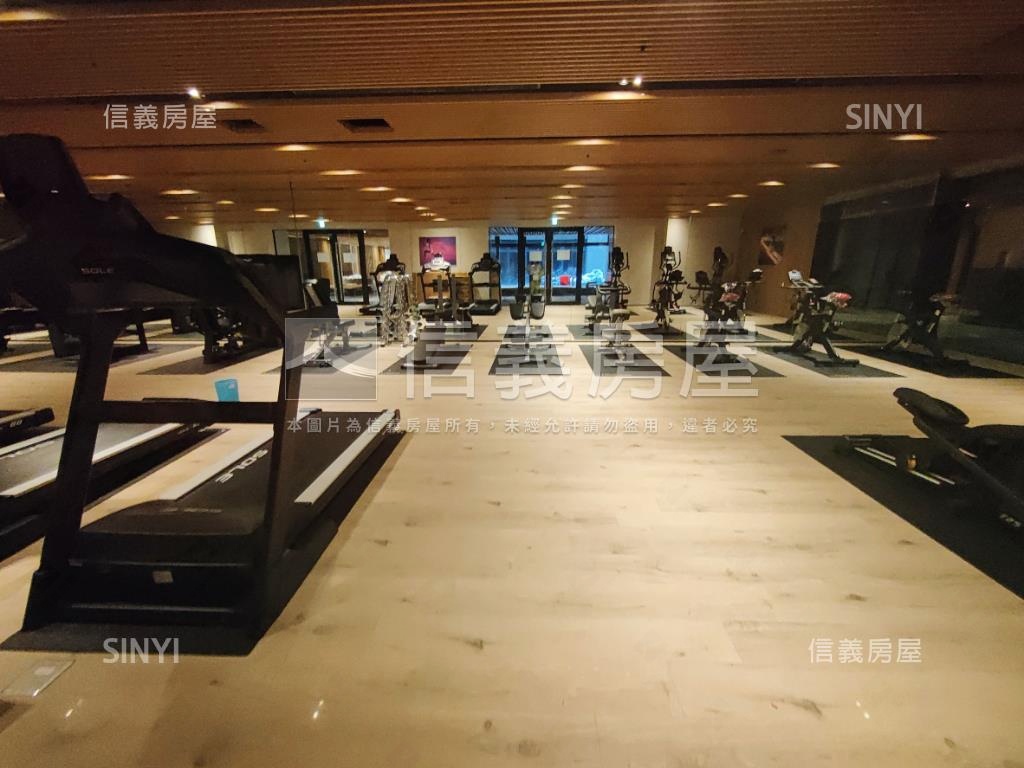 站前新銳景觀２房車位房屋室內格局與周邊環境