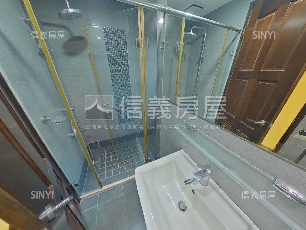 五股重劃世界之星四房車位房屋室內格局與周邊環境