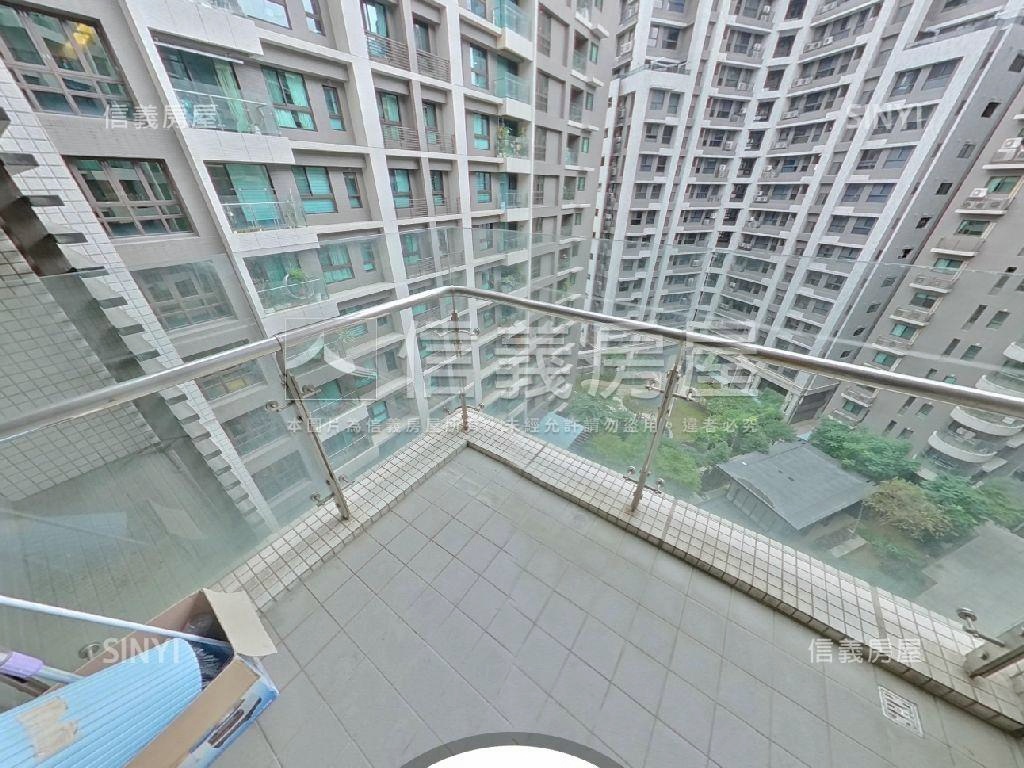 五股重劃世界之星四房車位房屋室內格局與周邊環境