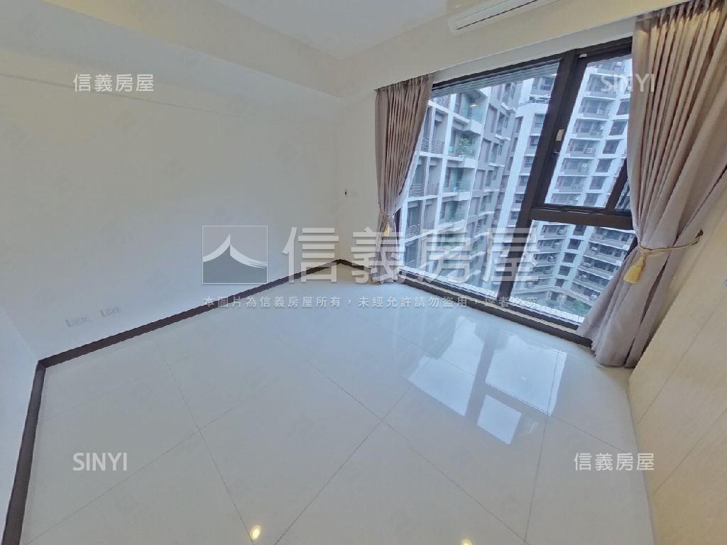 五股重劃世界之星四房車位房屋室內格局與周邊環境