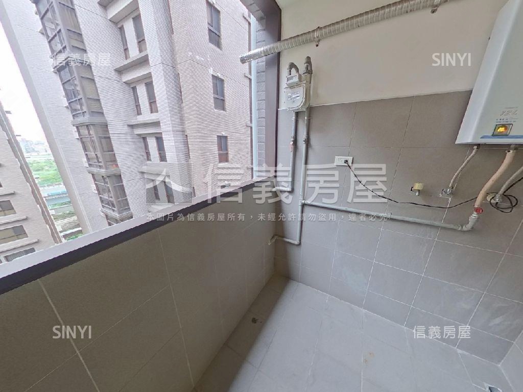 五股重劃世界之星四房車位房屋室內格局與周邊環境